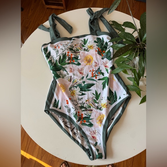 NWT Floral Print Bodysuit with Green Accents - Picture 6 of 7